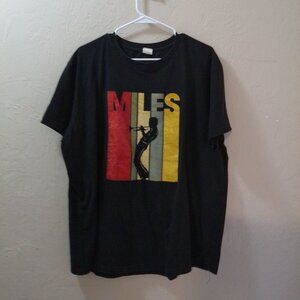 Miles Davis “Silhouette” Jazz Tribute Graphic Tee – 2XL Black (Jerzees)